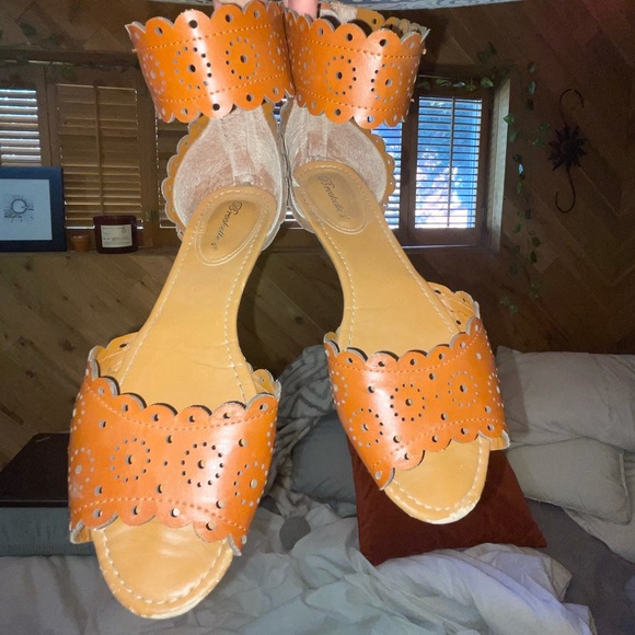 Cute sandals Women’s size 9 - Picture 1 of 2